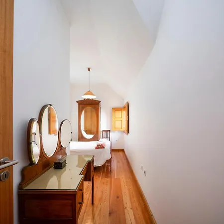 Casa Amarela, 9-room House Holiday home *