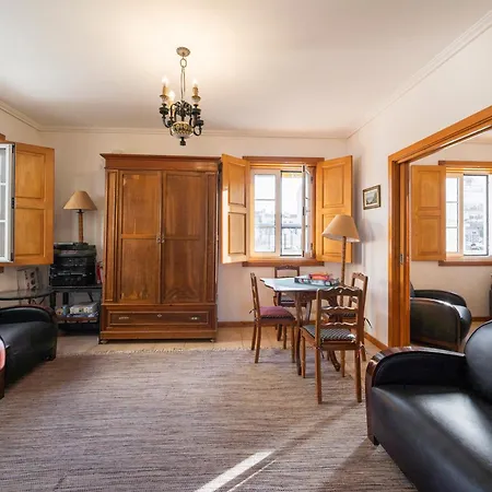 Holiday home Casa Amarela, 9-room House Barra