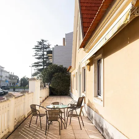 Casa Amarela, 9-room House Holiday home *