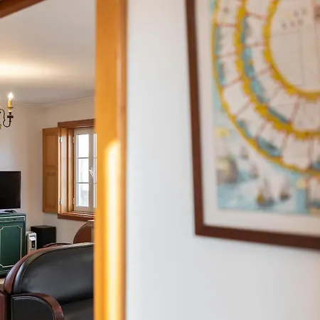Casa Amarela, 9-room House Holiday home *