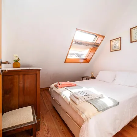 Casa Amarela, 9-room House