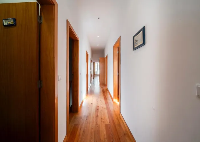 Casa Amarela, 9-room House *