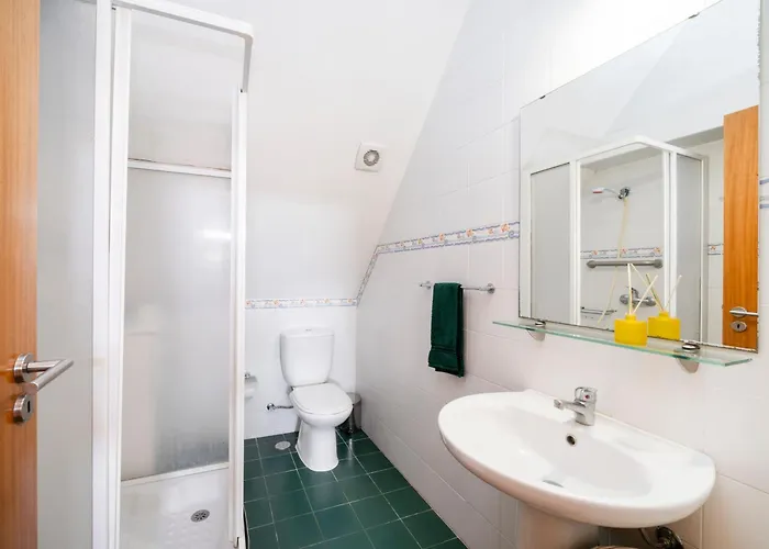 Casa Amarela, 9-room House