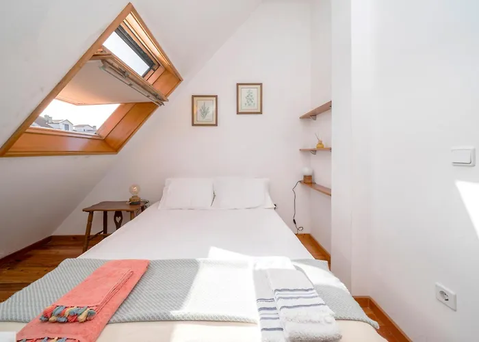 Casa Amarela, 9-room House Сasa de vacaciones Barra