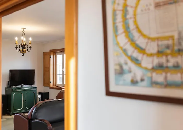 Casa Amarela, 9-room House Сasa de vacaciones *