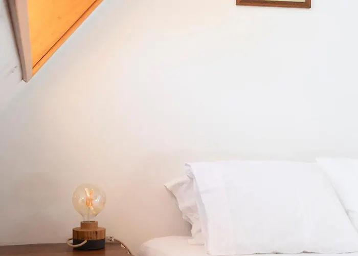 Casa Amarela, 9-room House Сasa de vacaciones Barra