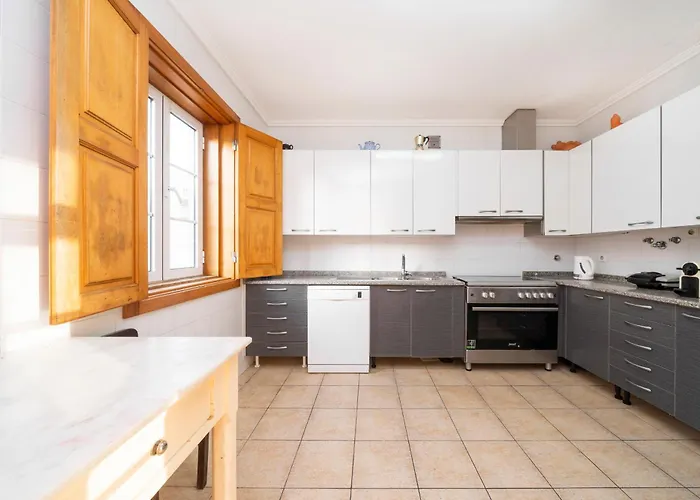 Casa Amarela, 9-room House *