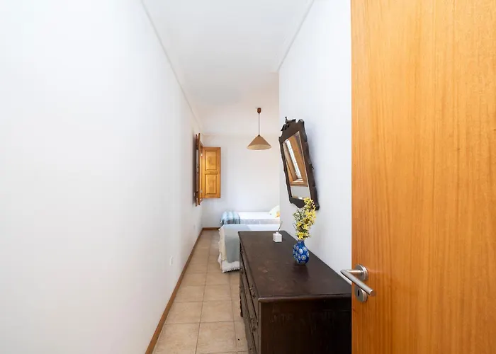 Сasa de vacaciones Casa Amarela, 9-room House