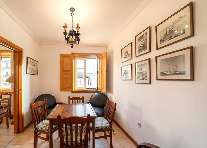 Casa Amarela, 9-room House